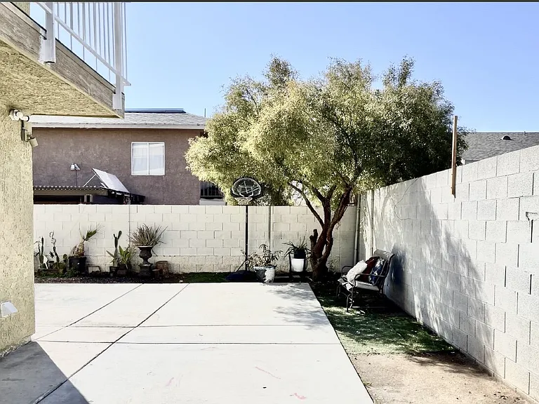 3427 E Cheyenne Ave #B — Photo 37