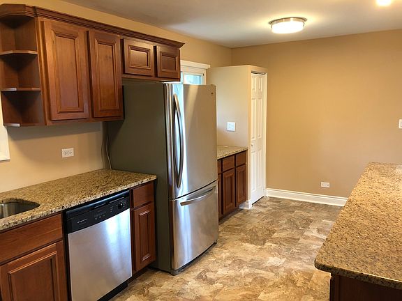 3rd image of 85 Cambridge Ln