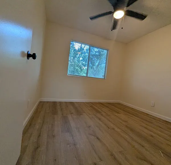 13303 Lyndhurst St #SIDE B — Photo 13