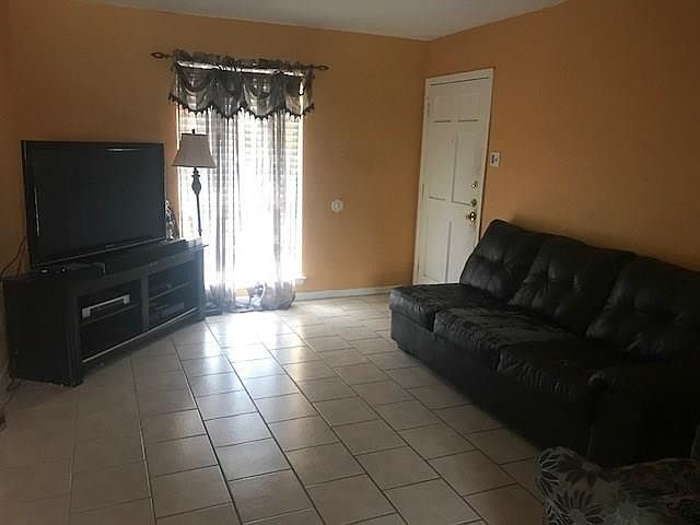 2nd image of 301 Wanda Dr