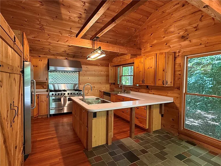 2405 Mountain Rd — Photo 5
