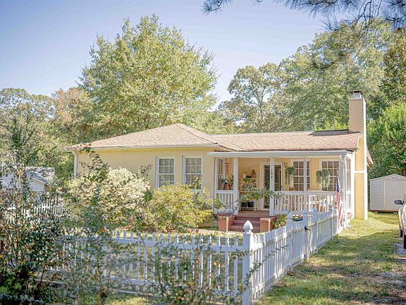 2nd image of 199 Lake Forest Cir
