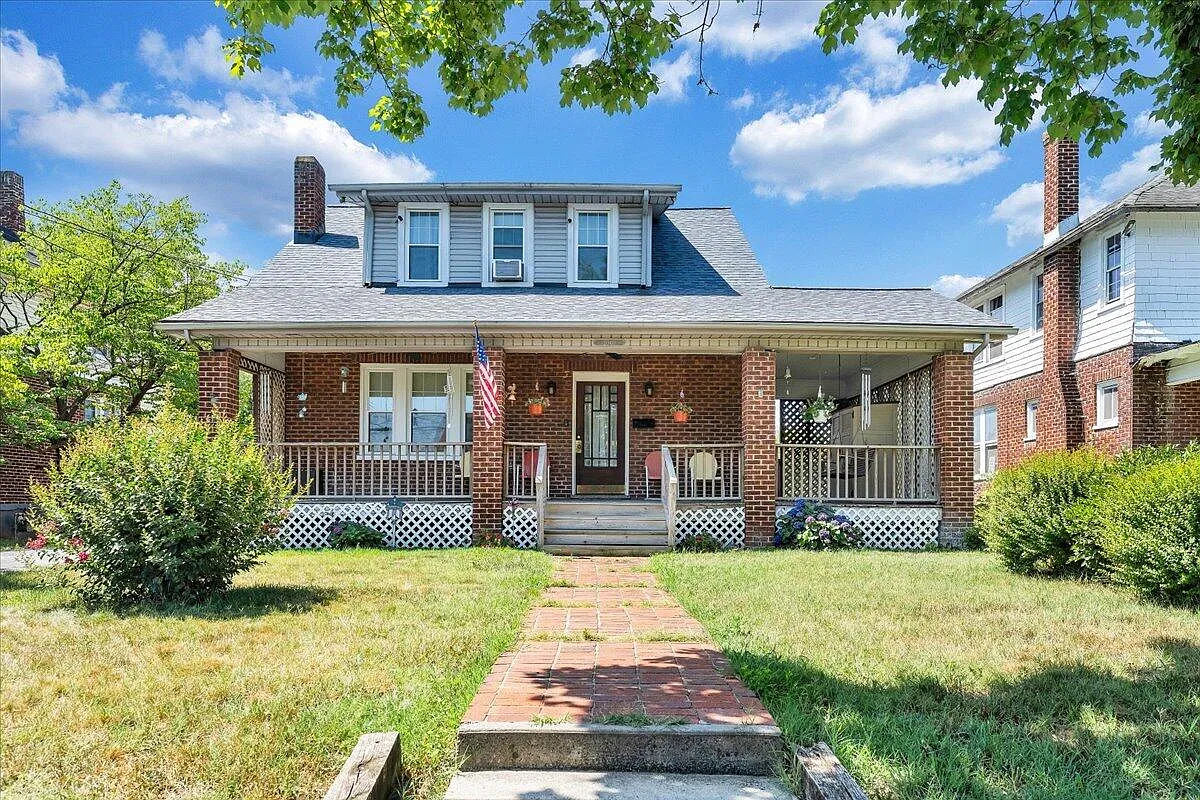 3 bed, 1.5 bath, 1785 sqft, $1,995 — Photo 1