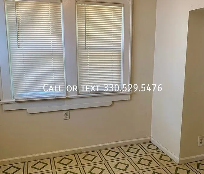 1525 Miami Ct NE — Photo 6