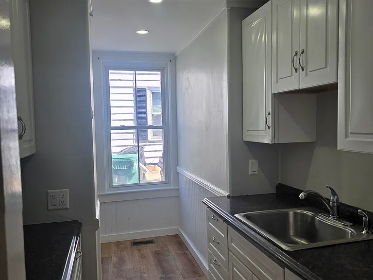 171 Oak St #1 — Photo 8