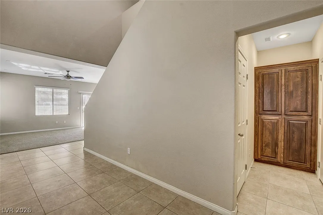 4 bed, 3.0 bath, 1909 sqft, $2,300 — Photo 2