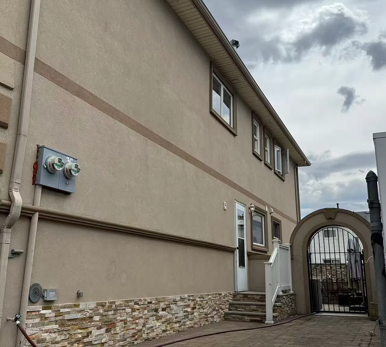 2 bed, $2,400 — Photo 2