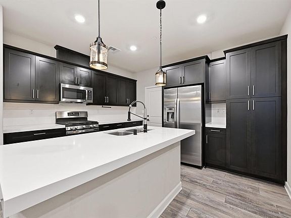 3rd image of 1118 Delpy View Point