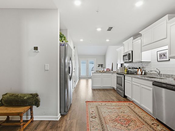 3rd image of 220 Ruth Way #1