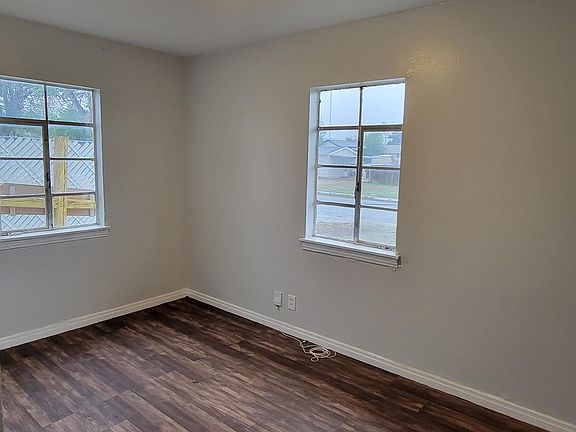 4th image of 2416 Oak Dr