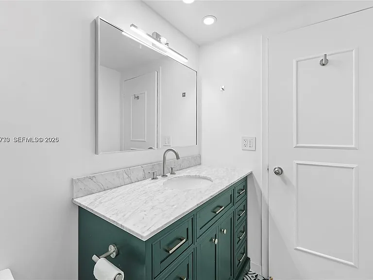 2500 Parkview Dr #1503 — Photo 13