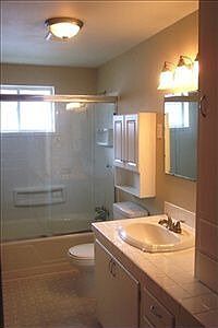 3rd image of 829 9th Ave N
