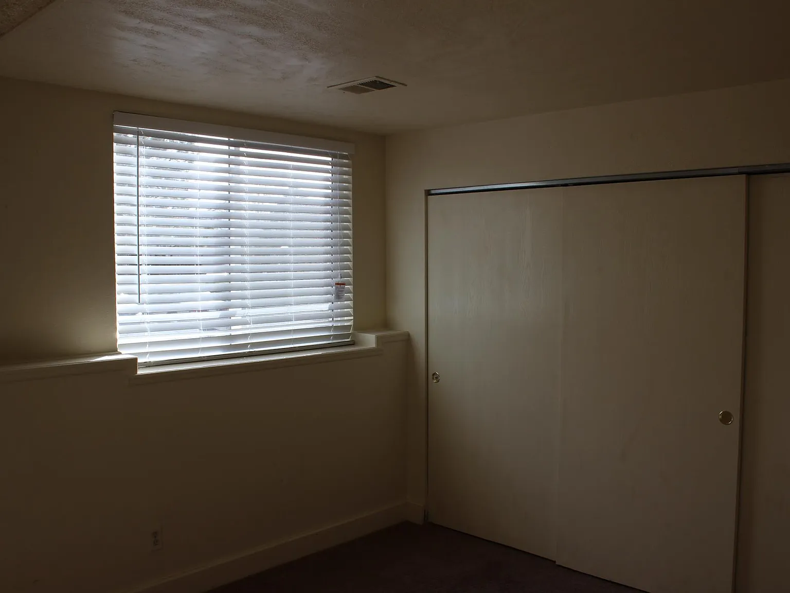 3 bed, 2.5 bath, 1321 sqft, $2,400 — Photo 4