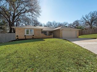 903 Elmwood Ct, Euless, TX 76039