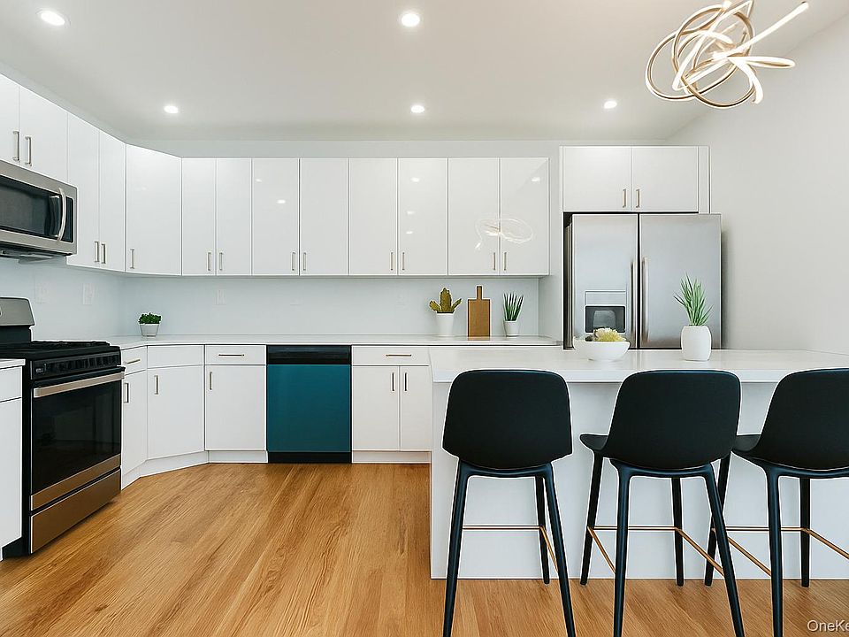 1st image of 215-11 112 Avenue