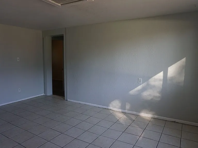 3670-3672 Atlas Way — Photo 2