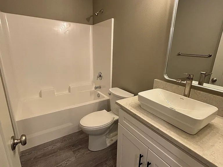 Seven Oaks Luxury Duplexes — Photo 39