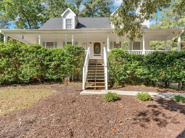 911 Maplelake Dr, Acworth, GA 30101