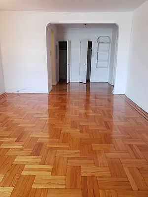 Rented by Lot & Units Realty Inc | media 3