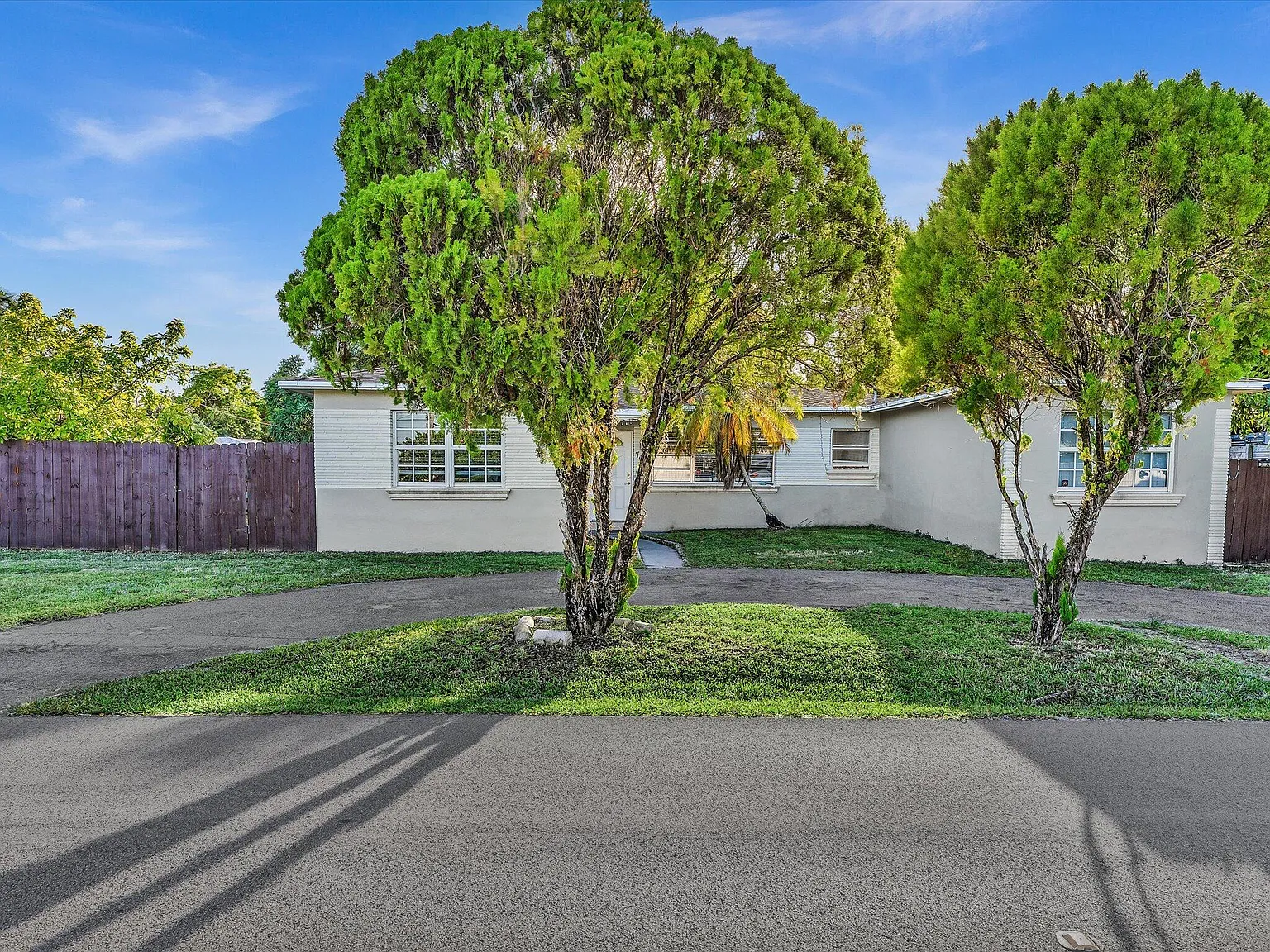 3 bed, 2.0 bath, 1338 sqft, $3,150 — Photo 2
