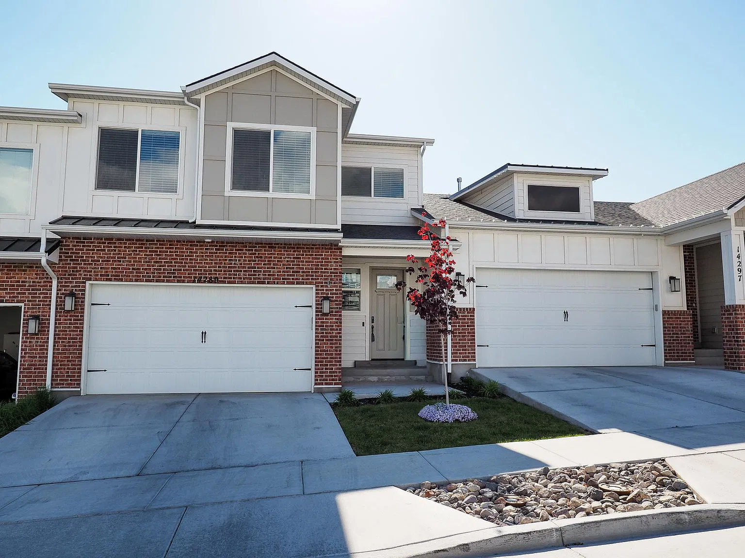 3 bed, 3.5 bath, 2477 sqft, $2,695 — Photo 2
