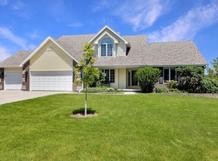 7537 Barnsley Dr, Johnston, IA 50131