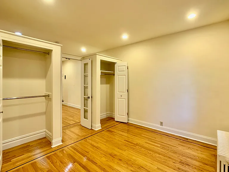 531 W 45th St #4C — Photo 11