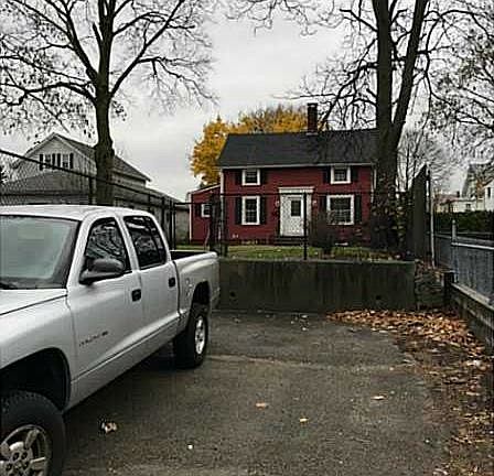 3rd image of 328 Lonsdale Ave