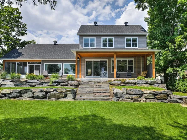 2113 Rue Pierre Hvn, Magog, QC J1X 5T9