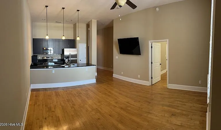 936 Broad St #310 — Photo 4