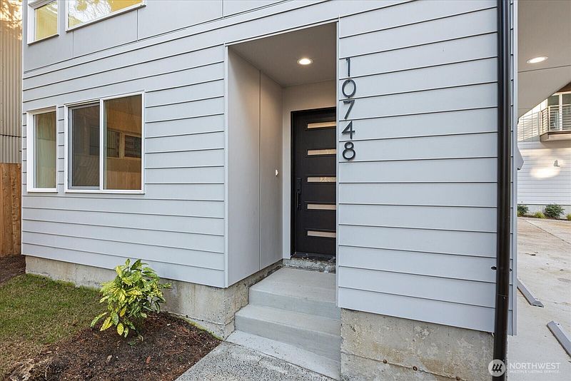 2nd image of 10748 Interlake Avenue N