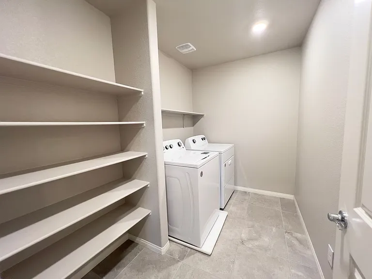 10946 Cambridge Lakes Ave — Photo 9