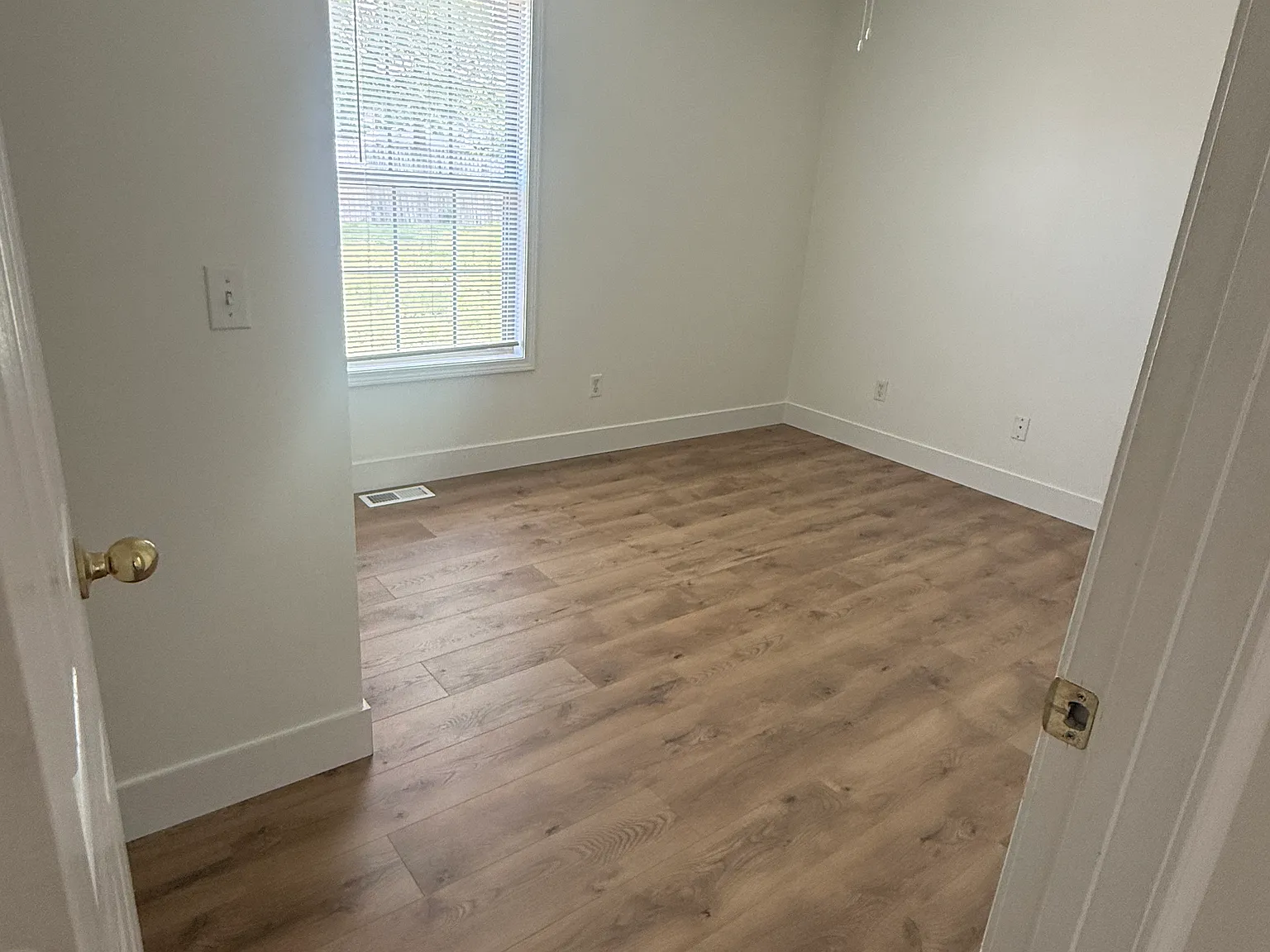 4 bed, 1335 sqft, $1,800 — Photo 4