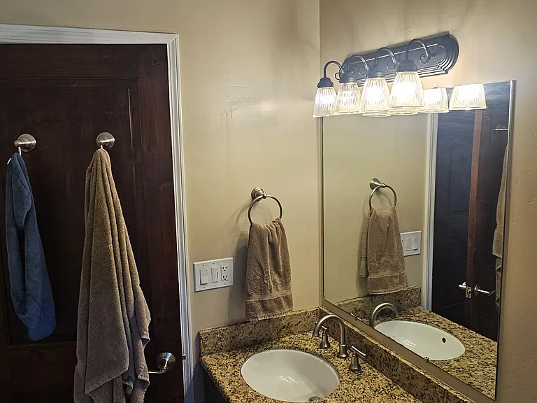 236 W Waltann Ln — Photo 11
