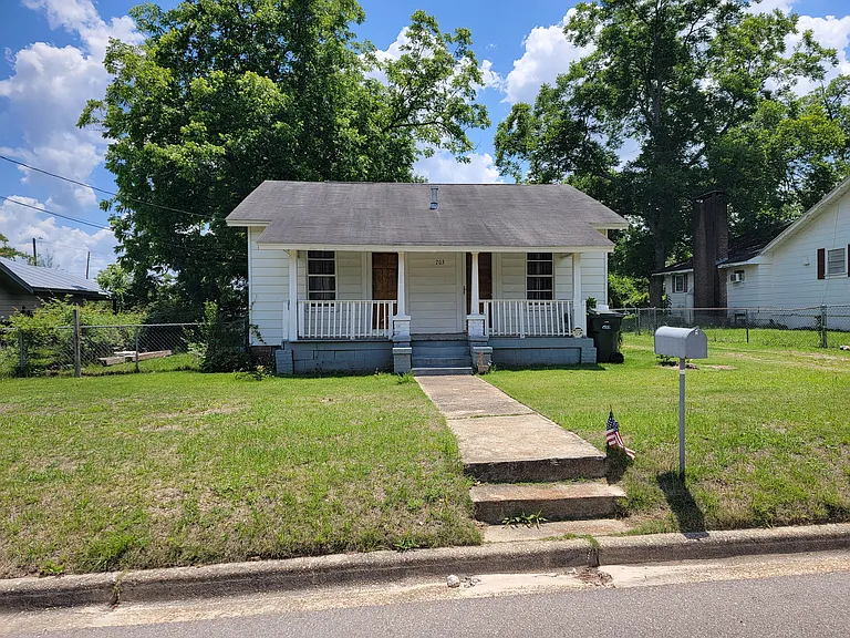 703 W Covington Ave — Photo 1