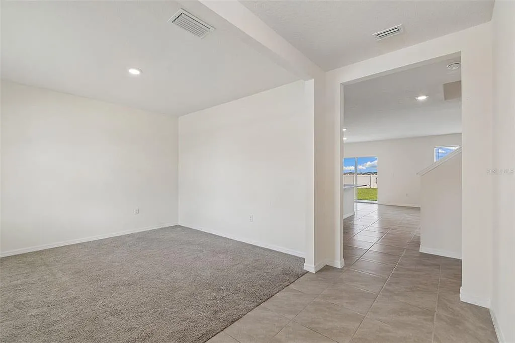5 bed, 3.5 bath, 2605 sqft, $2,850 — Photo 4