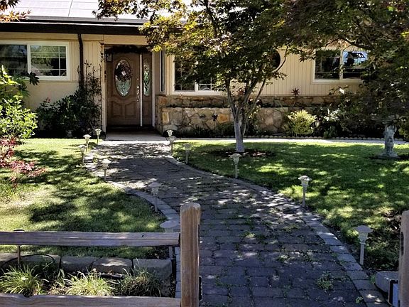 3rd image of 8922 Plaza Park Dr