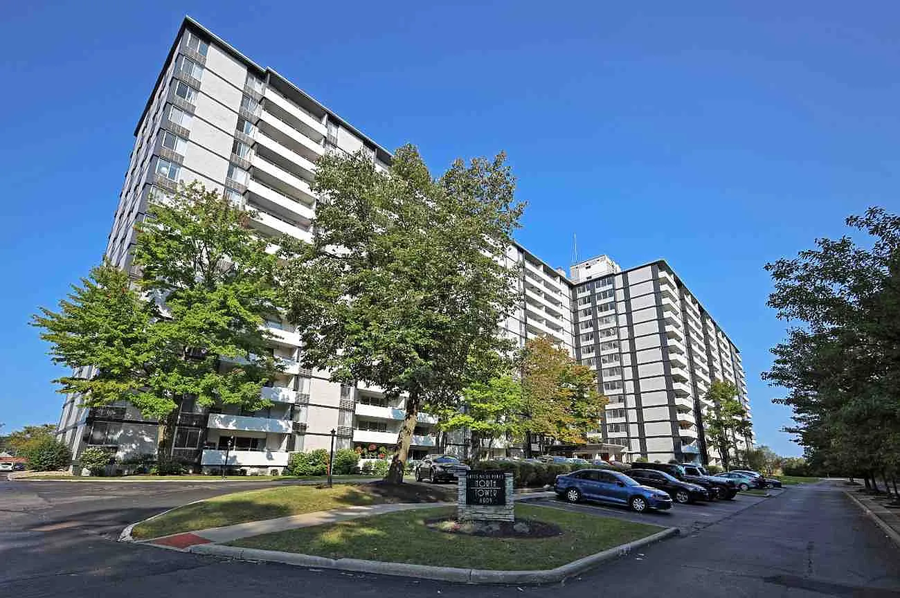 Gates Mills Place — Photo 1
