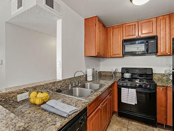 4th image of 11265 Morrison St #77-102
