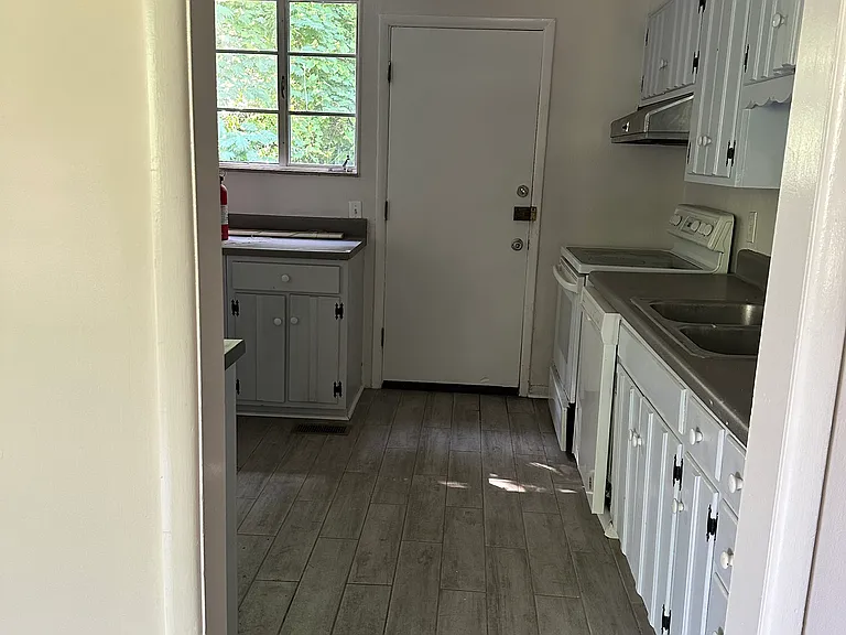 5405 Lonas Dr — Photo 6