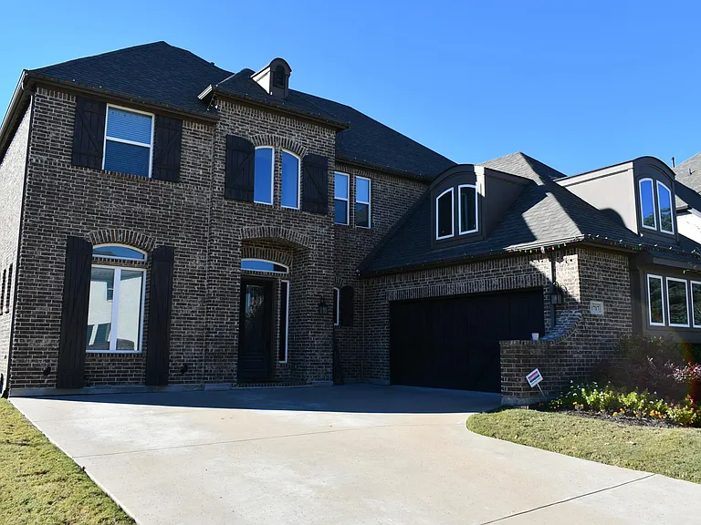 1717 Carter Cir — Photo 1