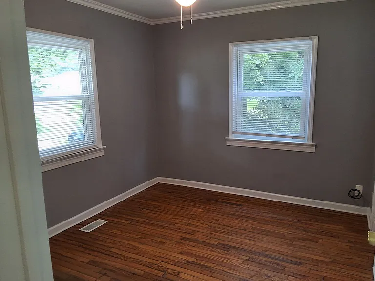 1523 Hill St — Photo 9