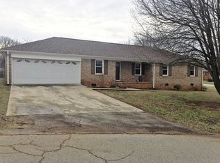 100 Mallard Dr, Easley, SC 29642