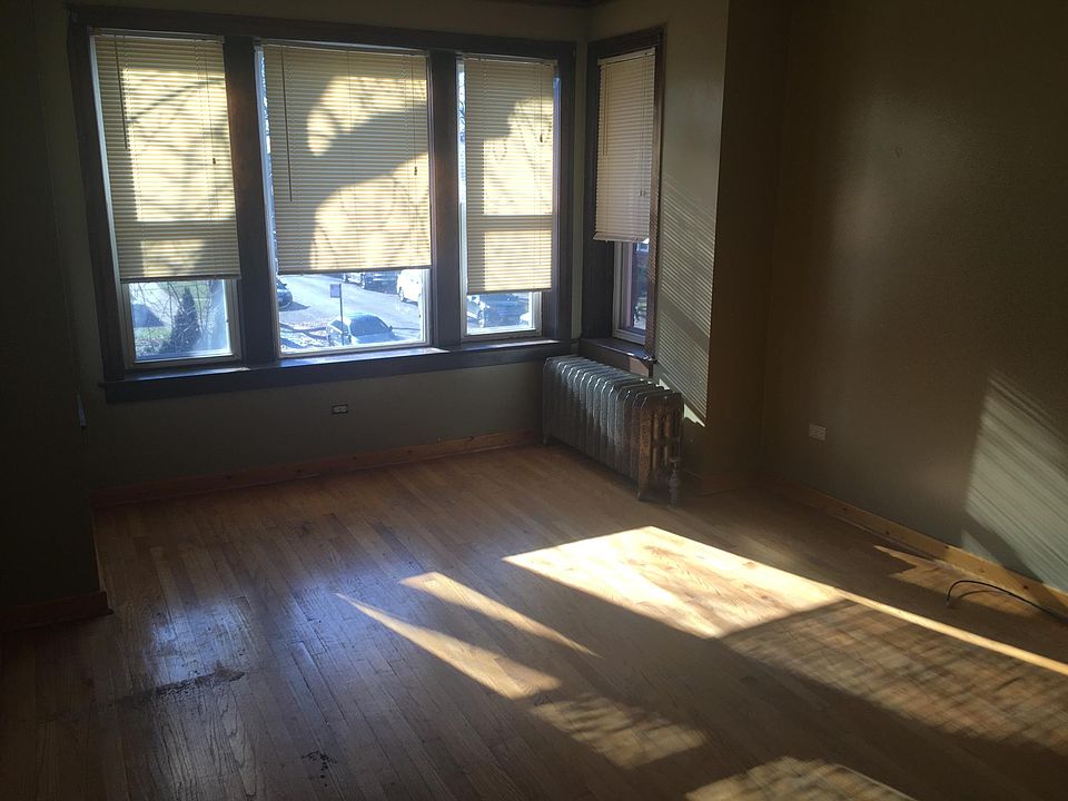 1st image of 3922 W Wellington Ave