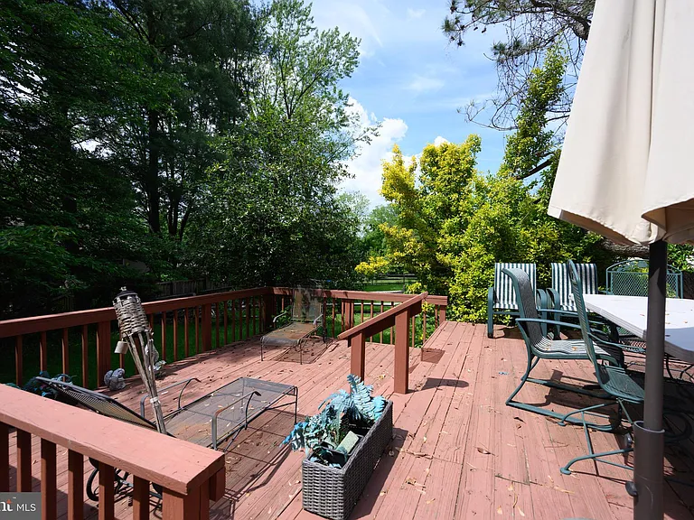 11708 Magruder Ln — Photo 22