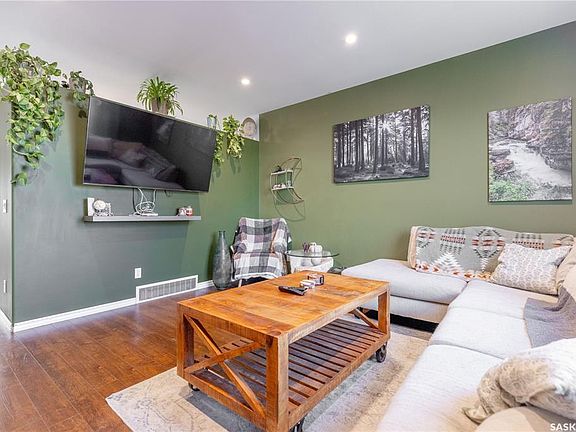 4th image of 313 Victor Cres