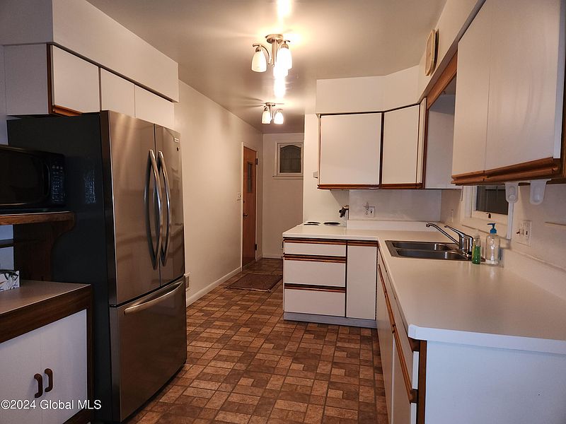 4th image of 202 Marriott Avenue