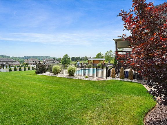 3rd image of 11922 Waterford Dr
