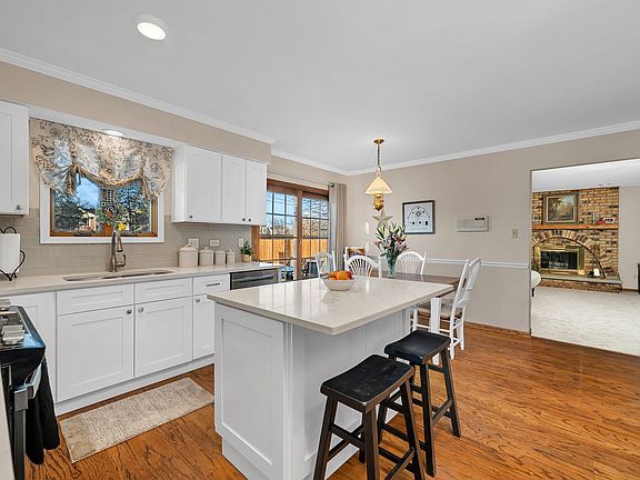 4th image of 8627 Sunshine Ln