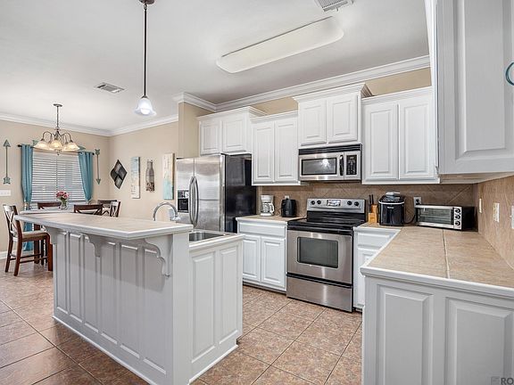 3rd image of 39138 Balmoral Dr